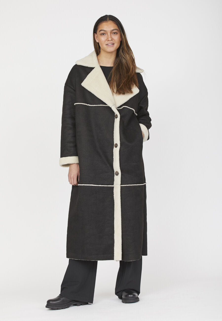 SISTERS POINT DAYLA LONG TEDDY LINED DETAIL BLACK COAT